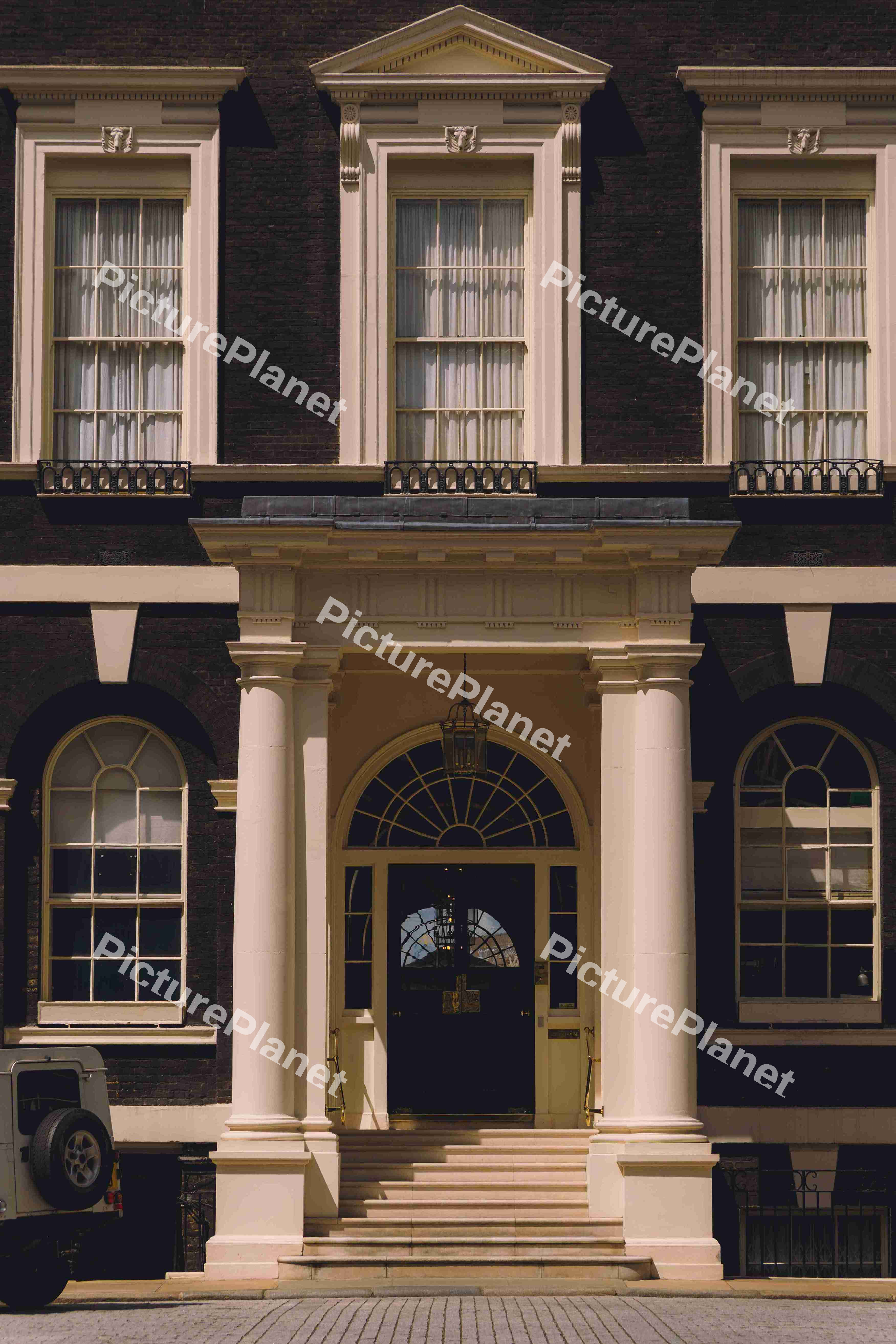Black Mansion (Wide)